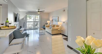Walk to Golf Course & Beach: Modern Destin Condo