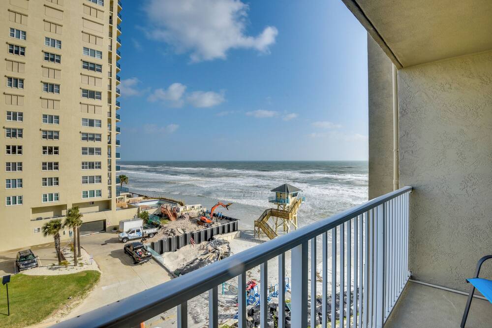 Breezy Daytona Beach Studio w/ Balcony & Views! - Halifax Estates, FL