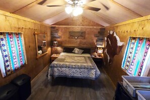1 bedroom, in-room safe, free WiFi, bed sheets - Wild West Themed Private Cabin at the Off Grid B&B (Williams)
