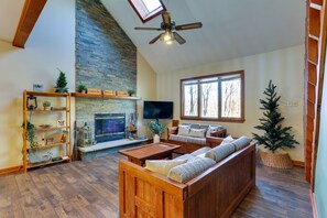 TV, fireplace - Rustic Masthope Mountain Retreat w/ Private Sauna! (Lackawaxen)