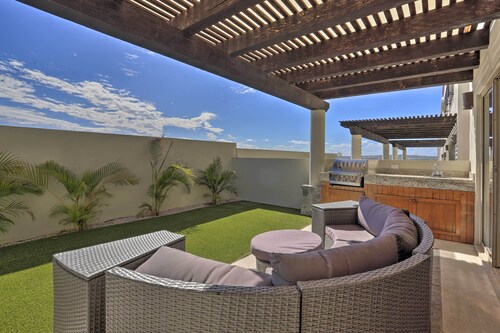 Luxe Cabo Casa w/ Own Rooftop Patio + Pool Access!