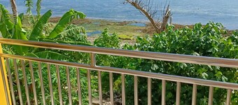 Relax with friends at this peaceful place to stay in siargao island