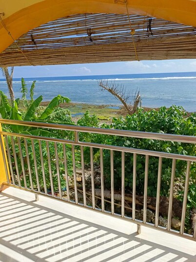 Relax with friends at this peaceful place to stay in siargao island