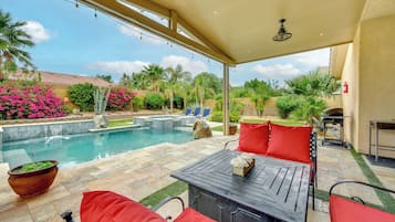 House (4 Bedrooms) | Front of property