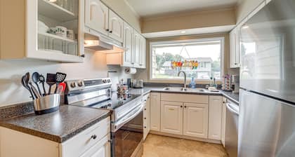 Family-friendly Sand Springs Home ~ 8 Mi to Tulsa!