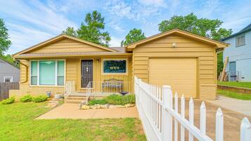 House (3 Bedrooms) | Front of property