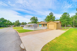 House (3 Bedrooms) | Interior - Family-friendly Sand Springs Home ~ 8 Mi to Tulsa! (Sand Springs)