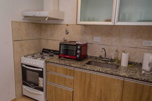 Full-size fridge, microwave, oven, electric kettle - Complejo del Sol y Valle (San Rafael)