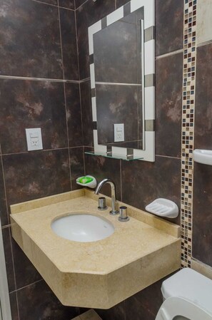 Douche, serviettes fournies
