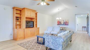 House (2 Bedrooms) | Interior