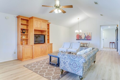 9 Mi to Ray Roberts Lake: Texas Retreat w/ Pool