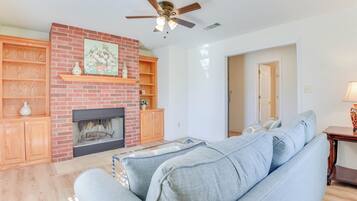 House (2 Bedrooms) | Bahagian dalam