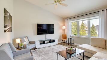 Apartment (3 Bedrooms) | Front of property