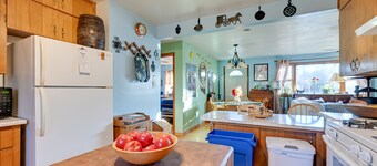 Peaceful Necedah Retreat: 3 Mi to Lakes!