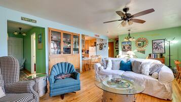 Flat-screen TV, fireplace, DVD player, books