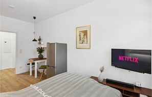 Free WiFi, bed sheets - Awesome apartment in Naumburg with WiFi (Naumburg)