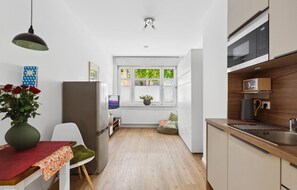 Kühlschrank, Herdplatte, Geschirrspüler