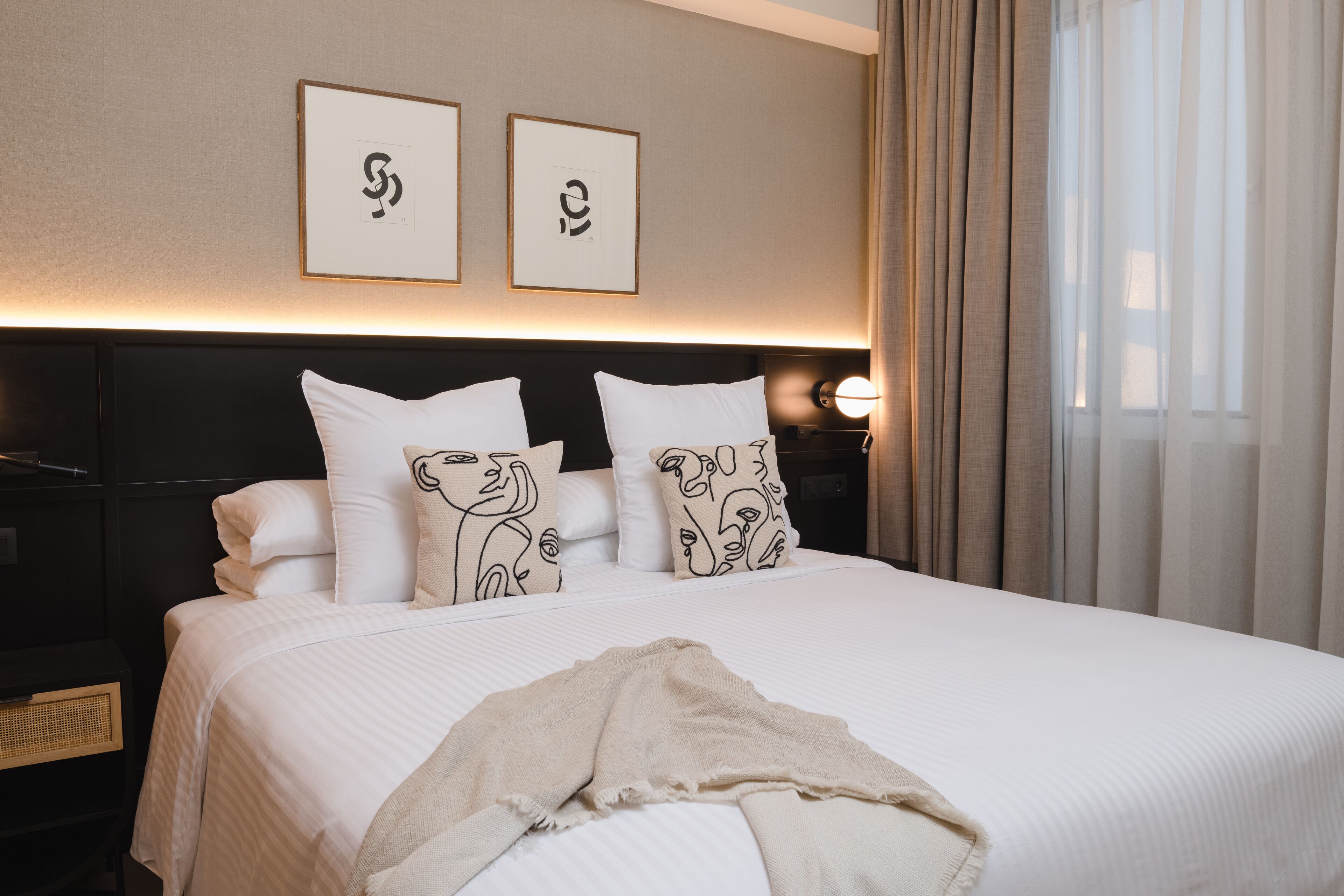 9 chambres, fer et planche à repasser, Wi-Fi, draps fournis