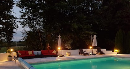Gite tout confort avec Piscine pour apprécier la sérénité de la campagne