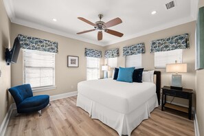 3 slaapkamers, een strijkplank/strijkijzer, gratis wifi, beddengoed