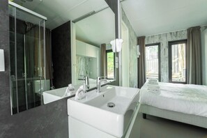 Panoramic Room | Bathroom