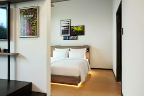 Hypo-allergenic bedding, in-room safe, individually decorated, free WiFi