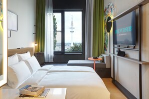 Hypo-allergenic bedding, in-room safe, individually decorated, free WiFi - REVERB by HardRock Hamburg (Hamburg)