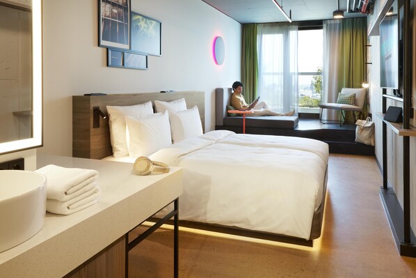 Hypo-allergenic bedding available, in-room safe, WiFi (free)