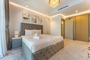 2 bedrooms, in-room safe, iron/ironing board, free WiFi - Sky-High 2BR with Iconic Burj Khalifa Views, Near Dubai Mall and Metro (Dubai)
