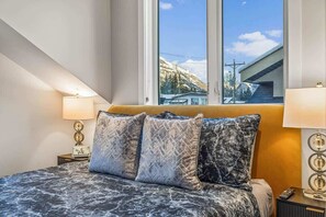 5 habitaciones, tabla de planchar con plancha, cuna de viaje y wifi 