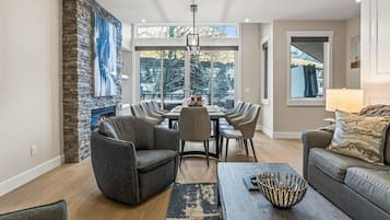 Fernseher, Kamin, Stereoanlage, Arbeitsbereiche