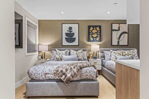 5 habitaciones, escritorio y tabla de planchar con plancha 
