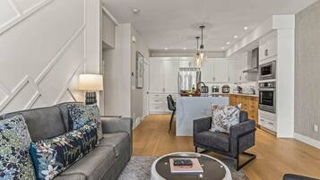 Télévision, cheminée, chaßne hi-fi, espaces bureaux