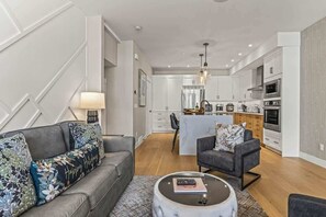 Fernseher, Kamin, Stereoanlage, Arbeitsbereiche