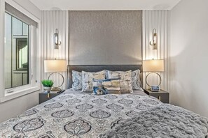 5 Schlafzimmer, Schreibtisch, Bügeleisen/Bügelbrett, Reisekinderbett