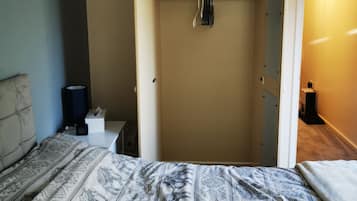 1 bedroom, desk, iron/ironing board, free WiFi