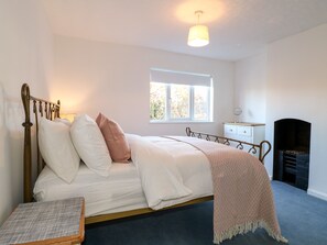 3 bedrooms, individually decorated, individually furnished, free WiFi - 35 Main Street (Nottingham)