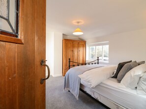 3 dormitorios, decoración individual, mobiliario individual