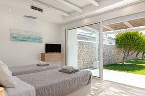 2 bedrooms, in-room safe, iron/ironing board, travel cot - Villa de Style Grec de Luxe Avec Grande Piscine sur Lîle de Rhodes (Kallithea)