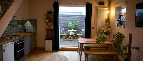 Basic Apartment | Private kitchen | Fridge, oven, stovetop, electric kettle