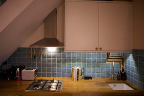 Basic Apartment | Private kitchen