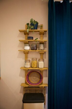 Basic Apartment | Interior - Inviting & Secluded 1BD House w/ Patio - Peckham! (London)