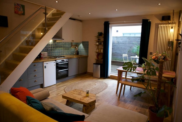 Basic Apartment | Living area