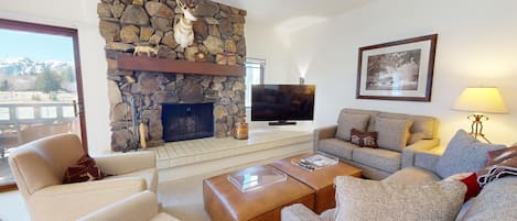 TV, fireplace