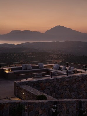 Terrace/patio - Askianos I Lux Oasis, Blend of Serenity & Elegance (Listaros)