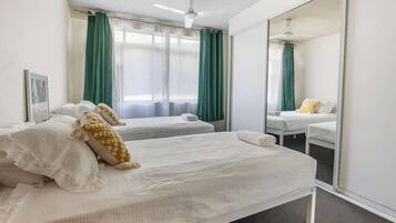 2 bedrooms, iron/ironing board, WiFi