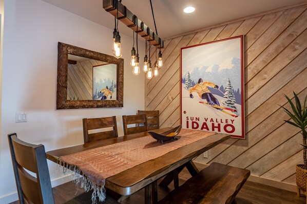 Dining - Fairway Nine Condo 4321 - Nicely Remodeled, Elkhorn Village Hot Tub Access (Sun Valley)