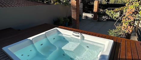 Villa | Bain à remous extérieur