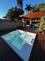 Bañera de hidromasaje exterior