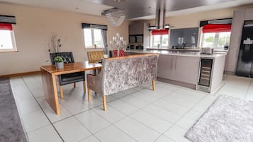 Dishwasher, cookware/dishes/utensils